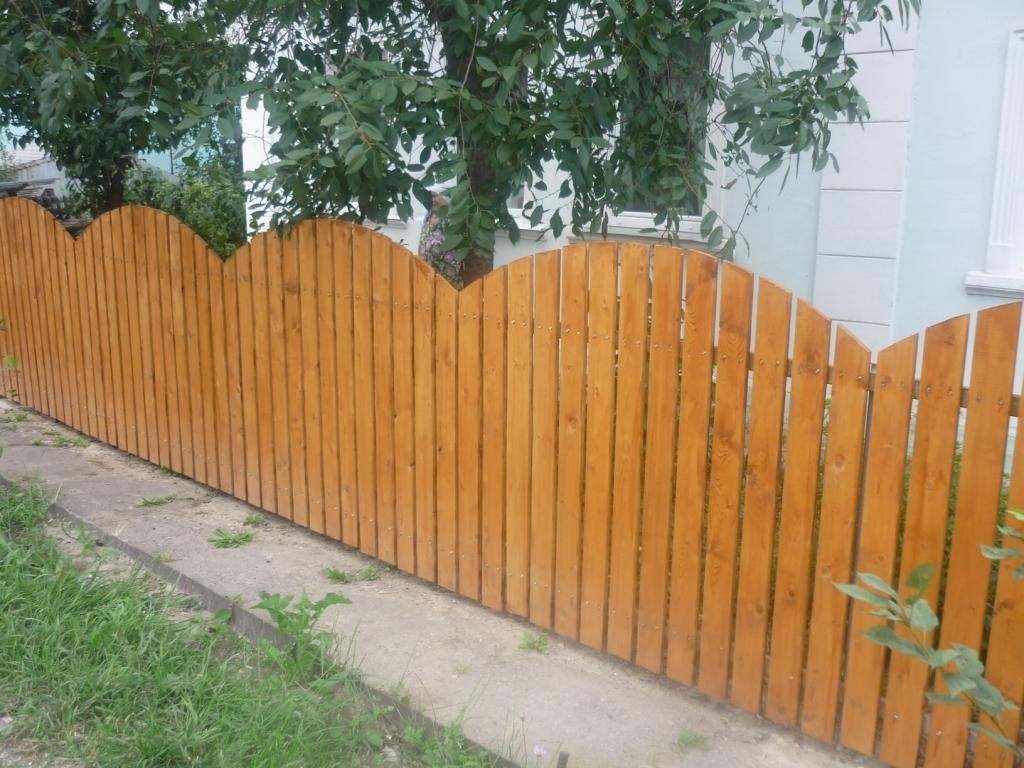 забор из дерева